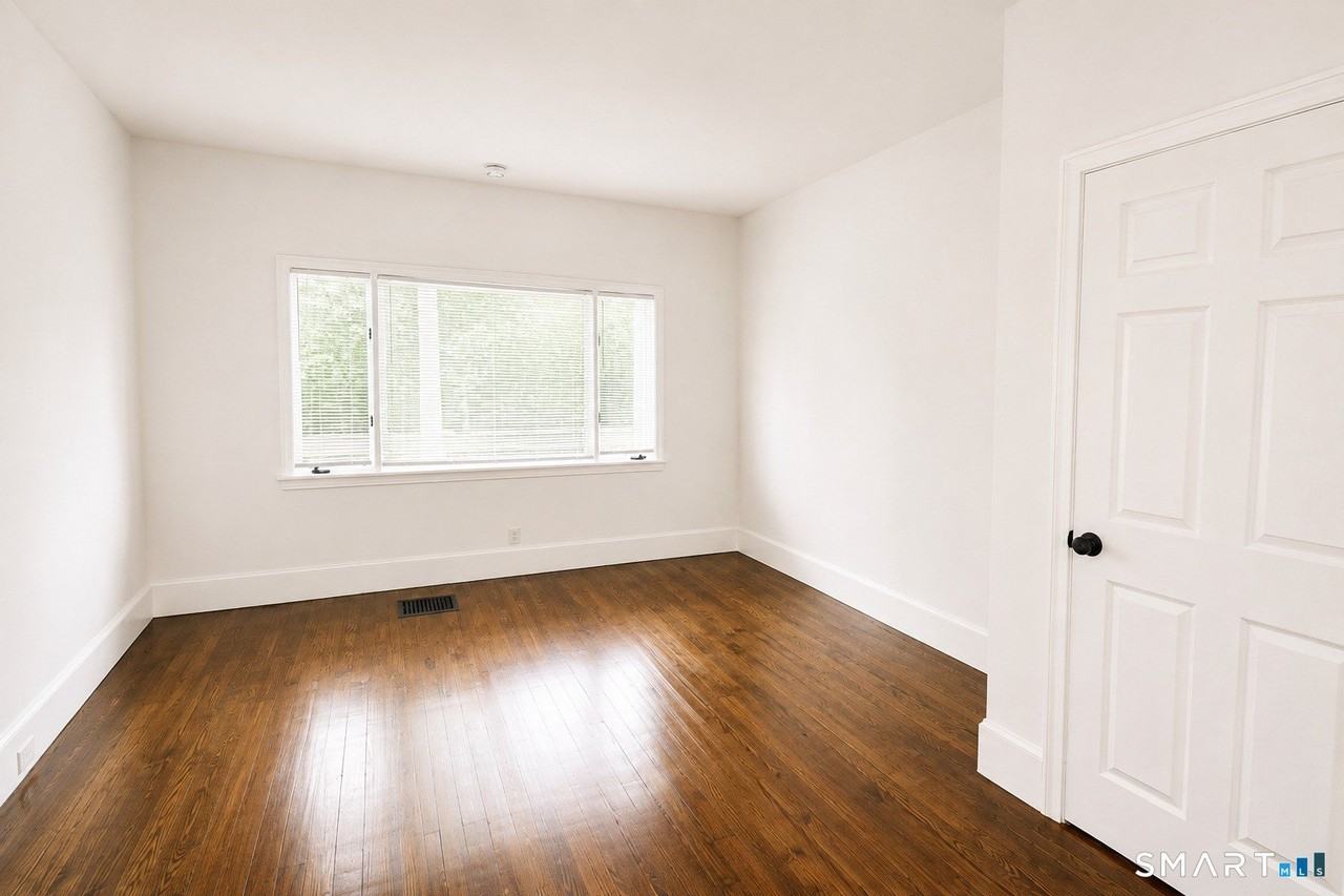 760 Howe Ave #1stFL - Photo 6 of 18