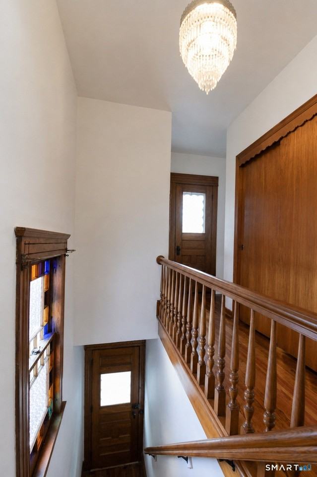 762 Howe Ave #2ndFL - Photo 3 of 20