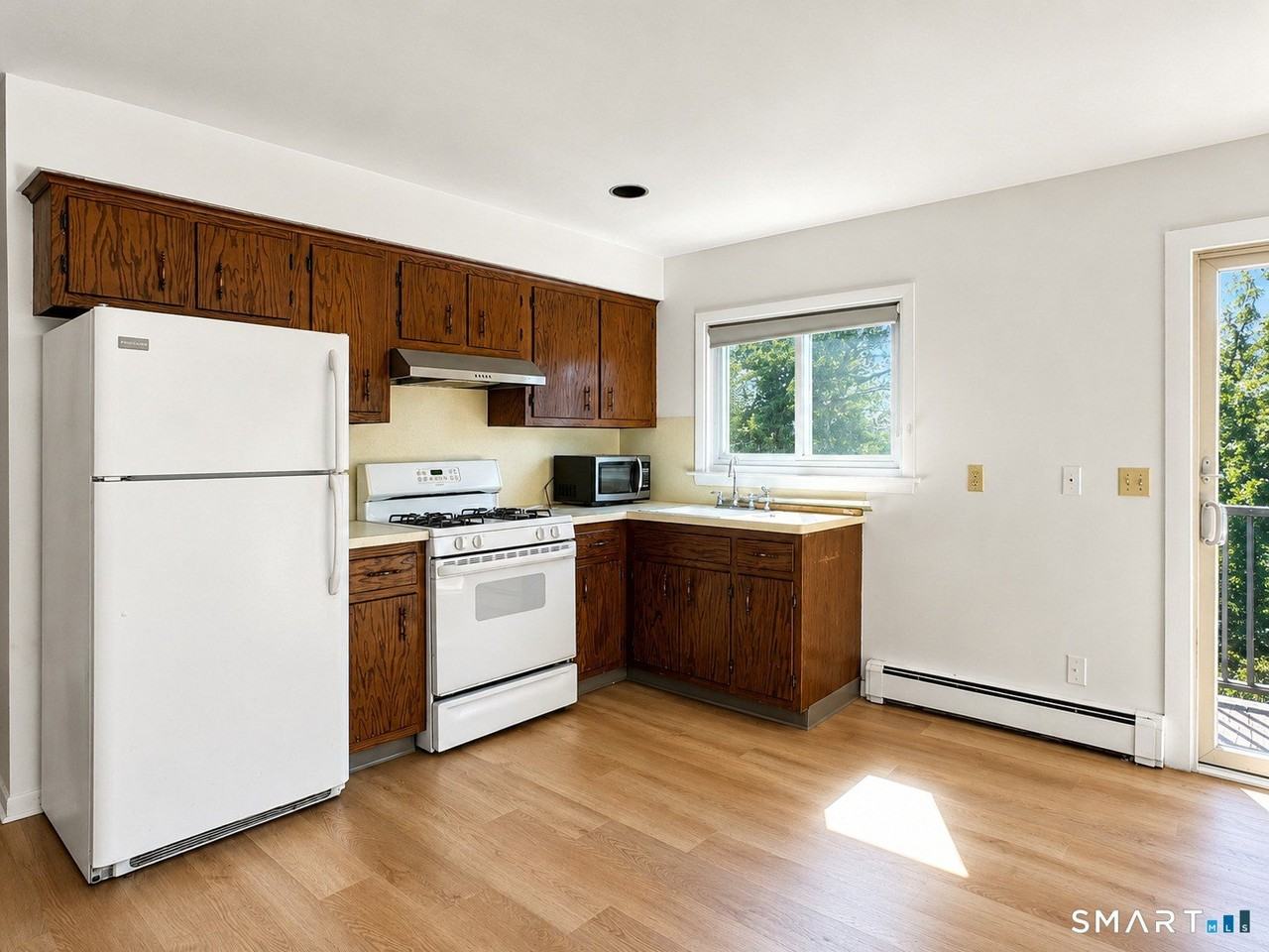 124 Lawn Ave #2R - Photo 2 of 6