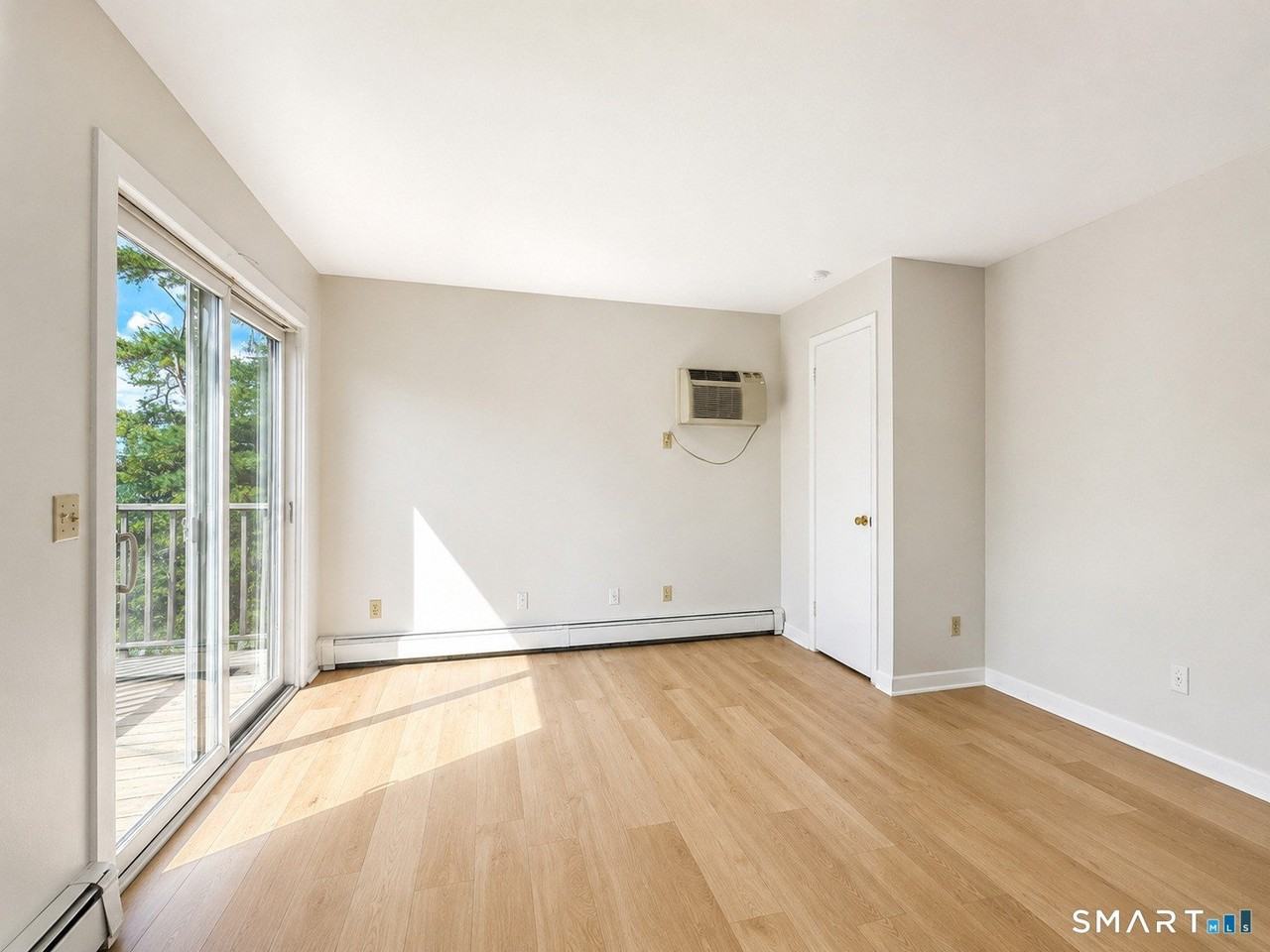 124 Lawn Ave #2R - Photo 3 of 6