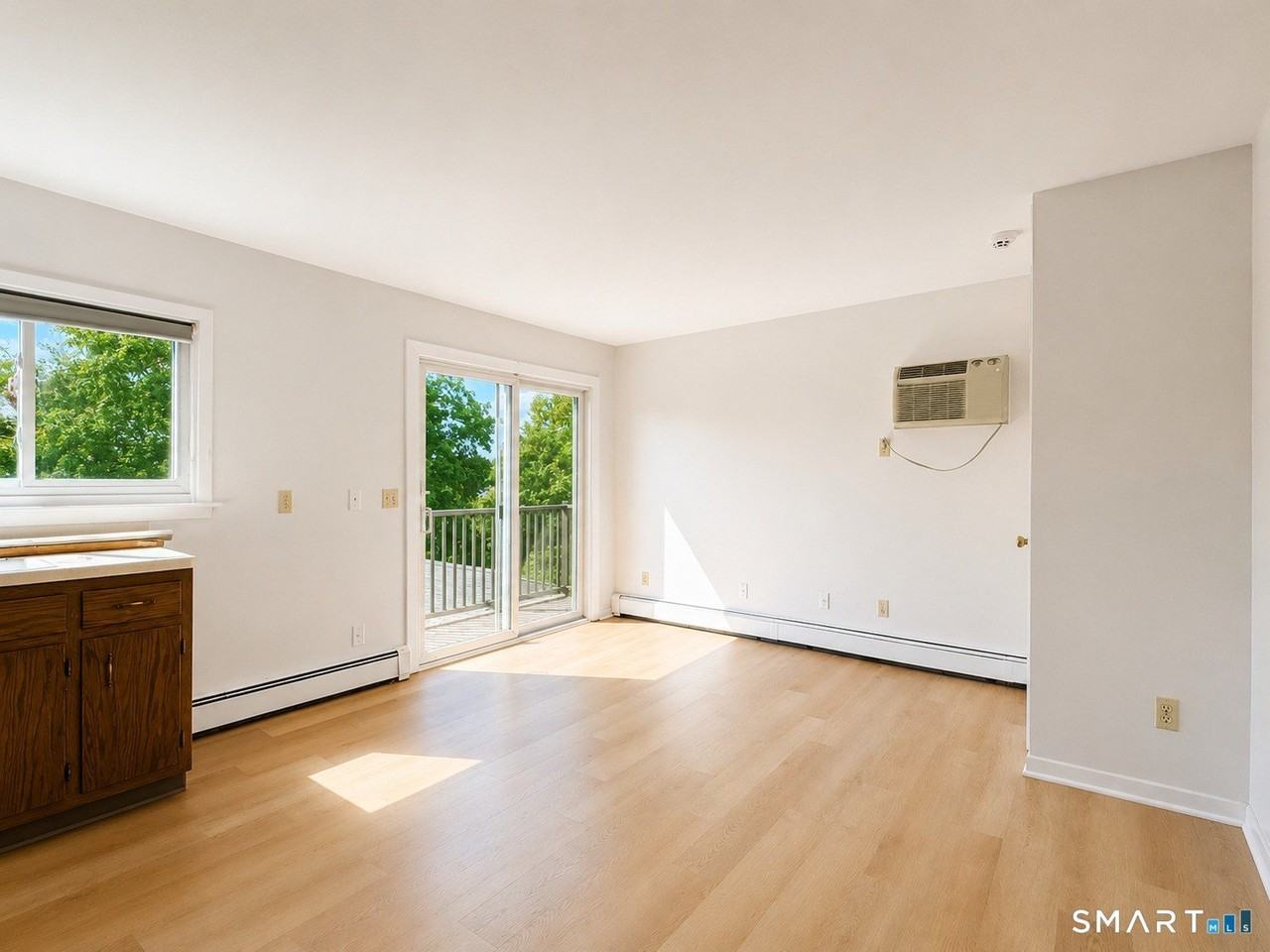 124 Lawn Ave #2R - Photo 4 of 6