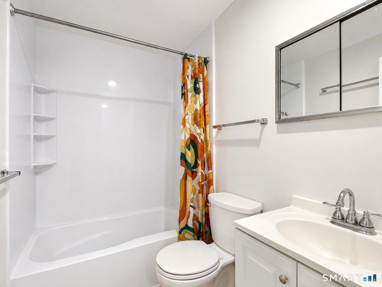 124 Lawn Ave #2R - Photo 5 of 6