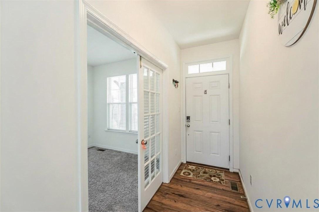 8105 Lyman Ct - Photo 4 of 31