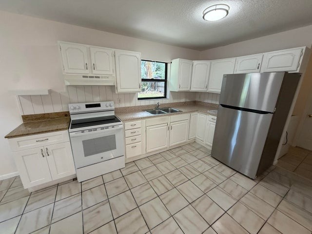 17359 Sapp Place - Photo 2 of 8
