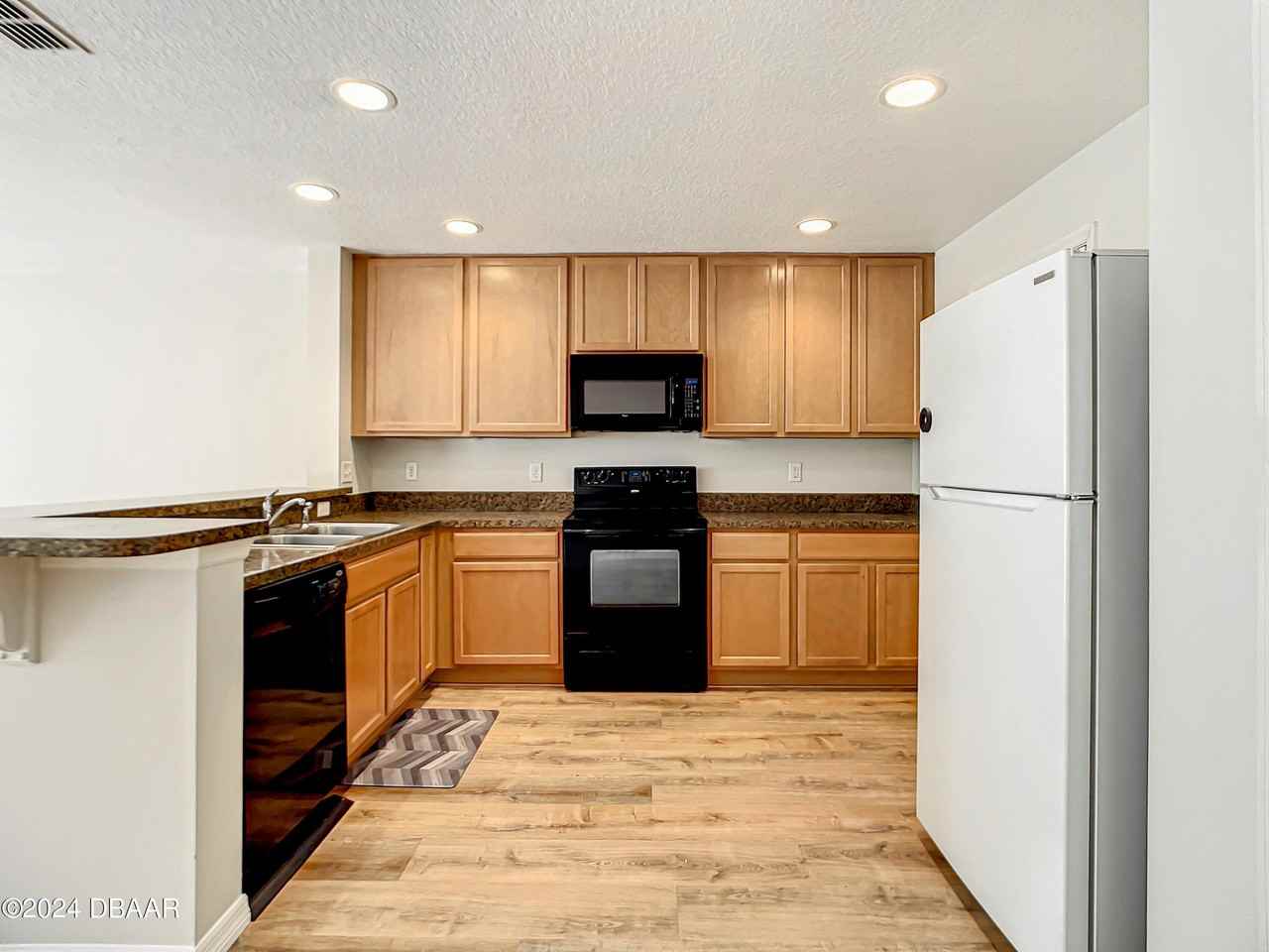 2684 Carthage Dr - Photo 3 of 32
