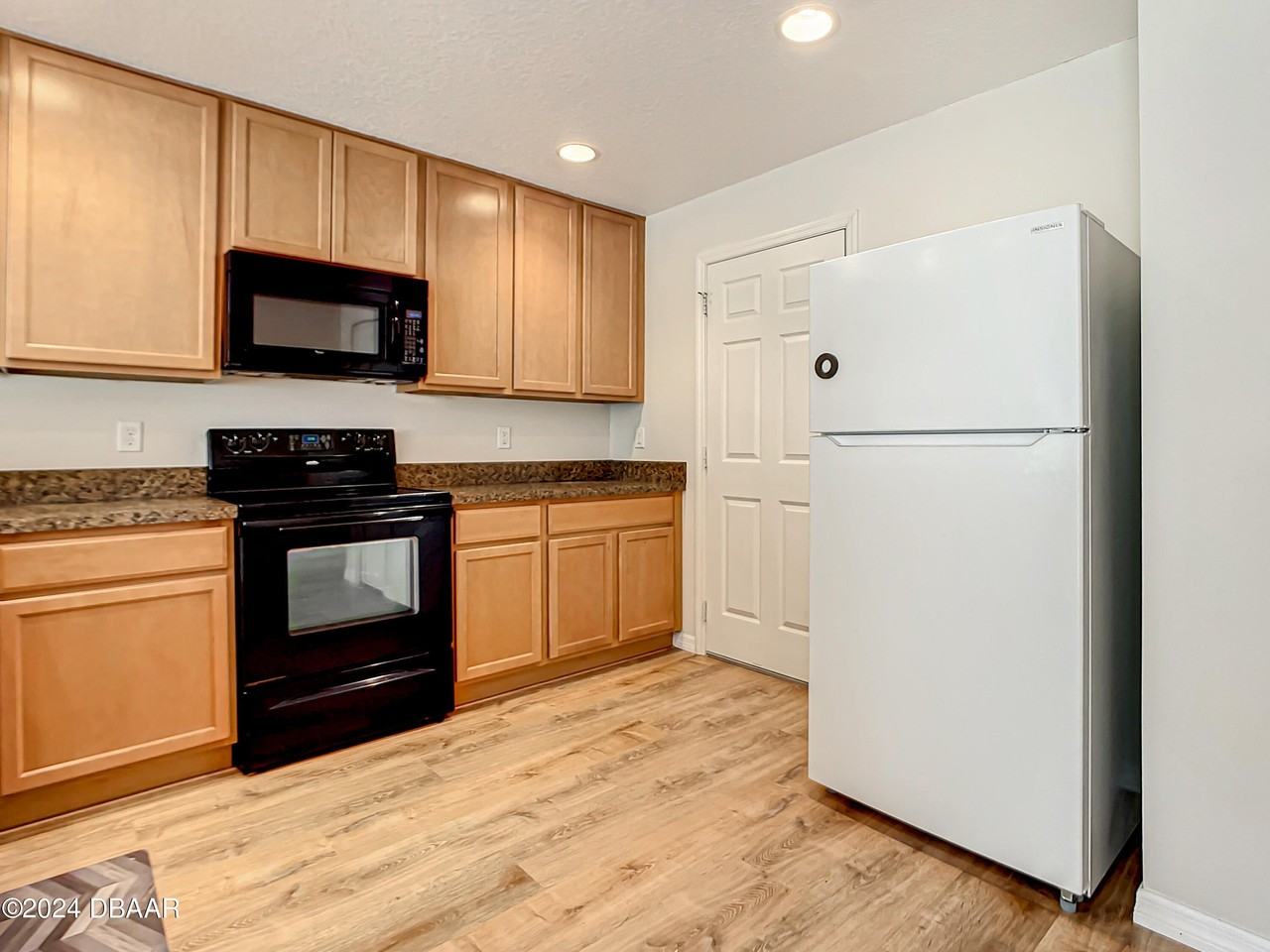 2684 Carthage Dr - Photo 4 of 32