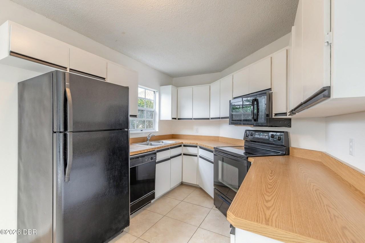 91 Wellwood Ln #B - Photo 2 of 25