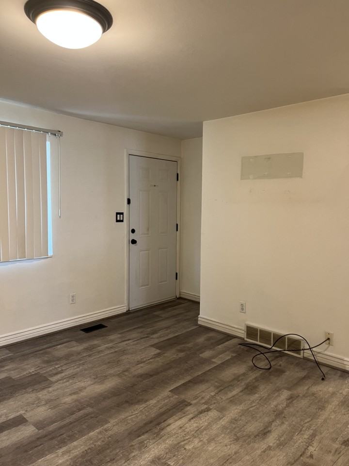 587/589 East 55 North - 589 #589 - Photo 4 of 16