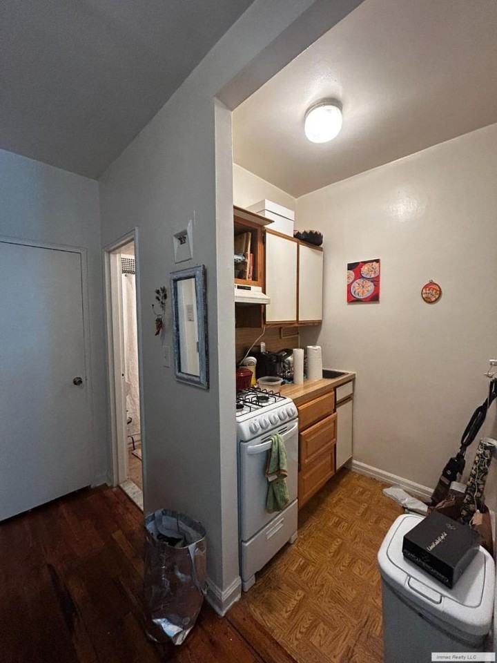120 W 73rd St - Photo 6 of 10