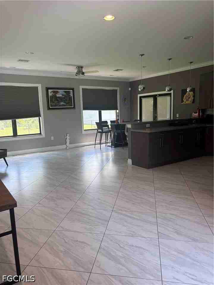 2360 Burton Ave - Photo 3 of 10
