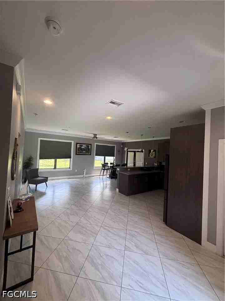 2360 Burton Ave - Photo 4 of 10