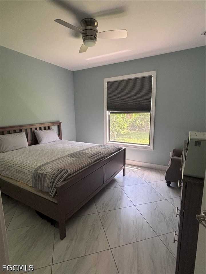 2360 Burton Ave - Photo 6 of 10