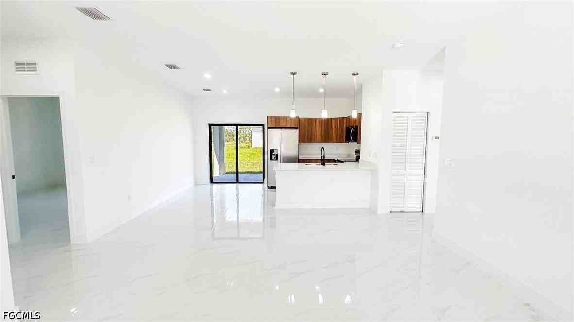 723 Bering Ave S - Photo 7 of 29