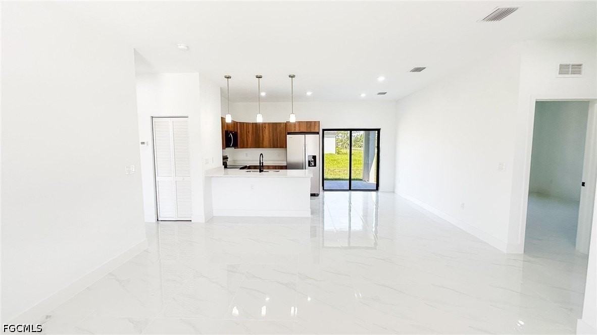721 Bering Ave S - Photo 3 of 23