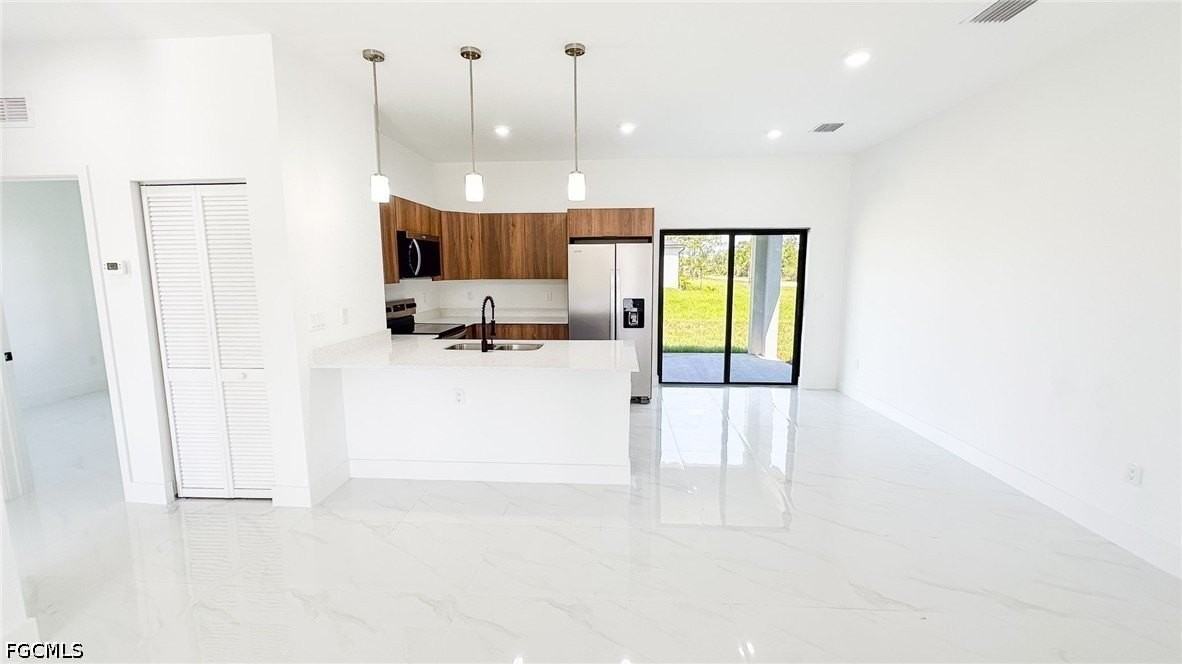 721 Bering Ave S - Photo 4 of 23