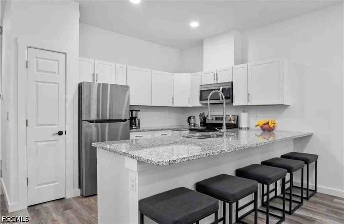 726 Gretchen Ave S - Photo 3 of 12