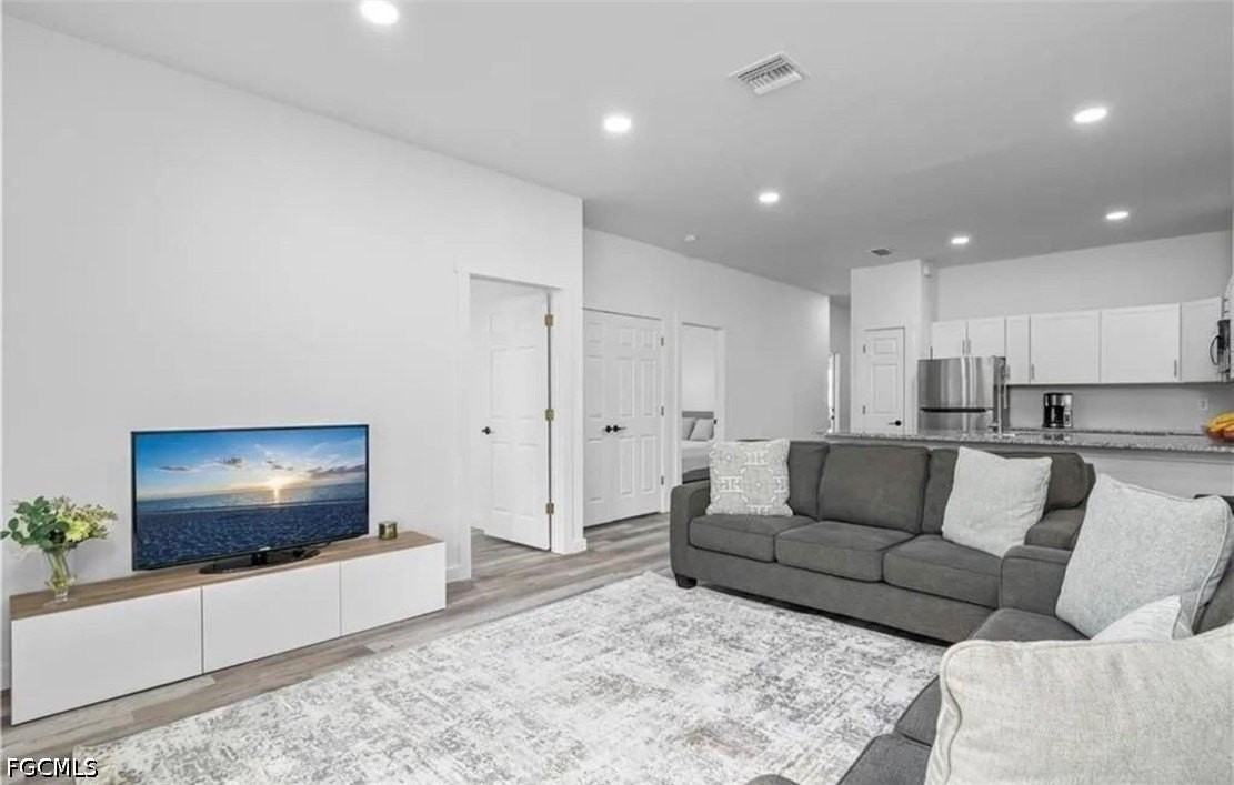 726 Gretchen Ave S - Photo 5 of 12