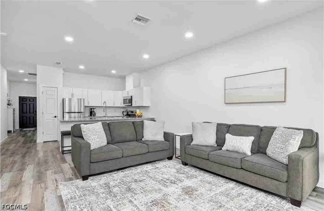 726 Gretchen Ave S - Photo 6 of 12