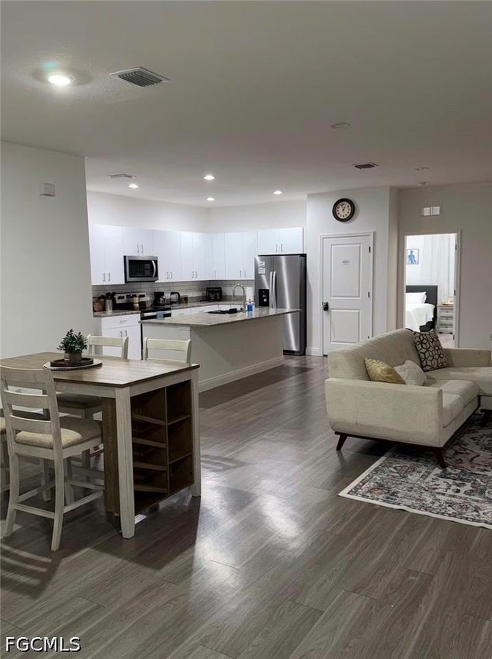8059 Sherwood Cir - Photo 3 of 12