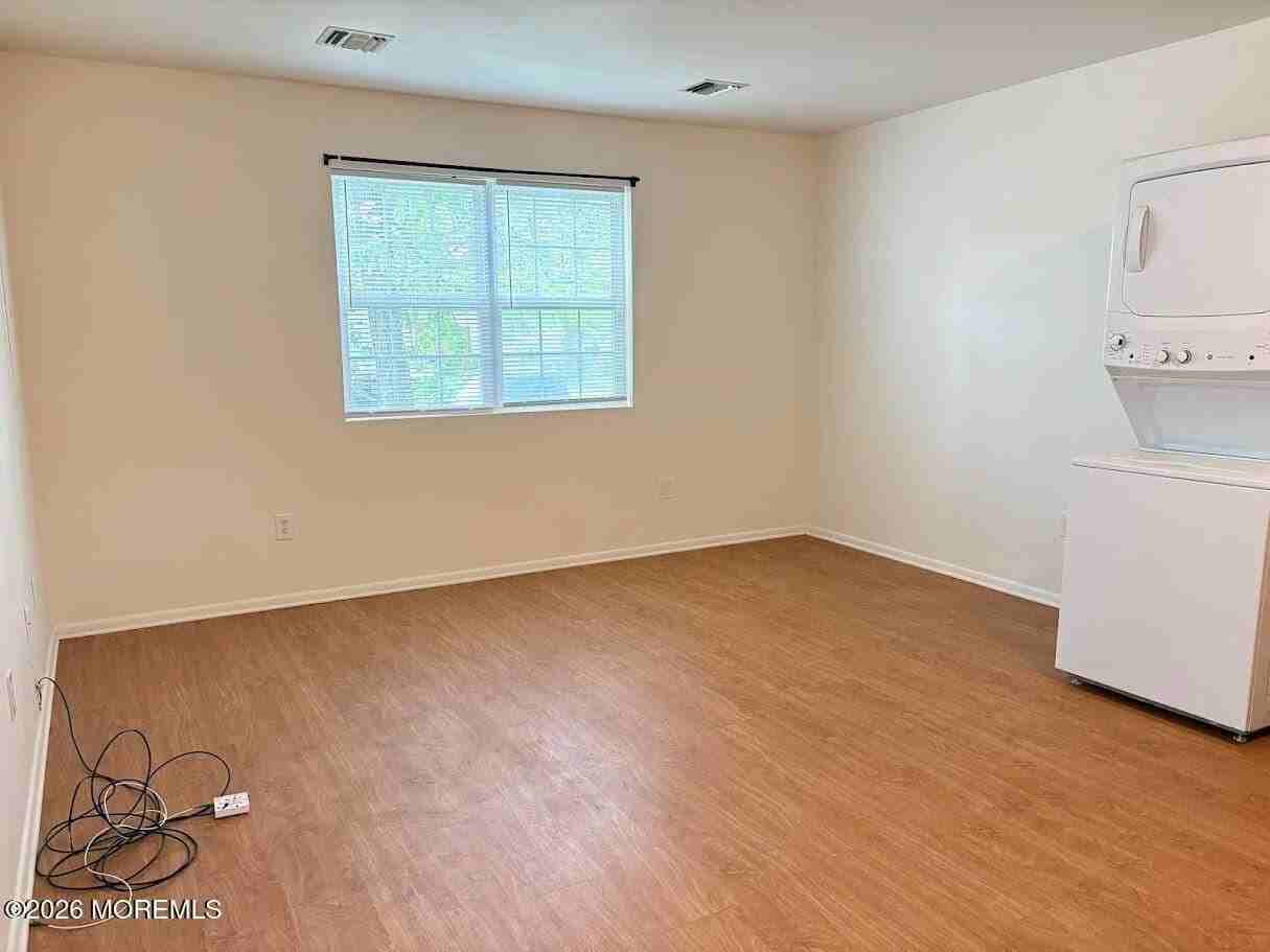 548 Clark Ave - Photo 2 of 9