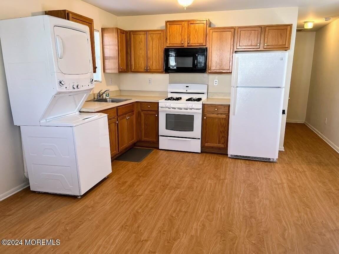 548 Clark Ave - Photo 3 of 9