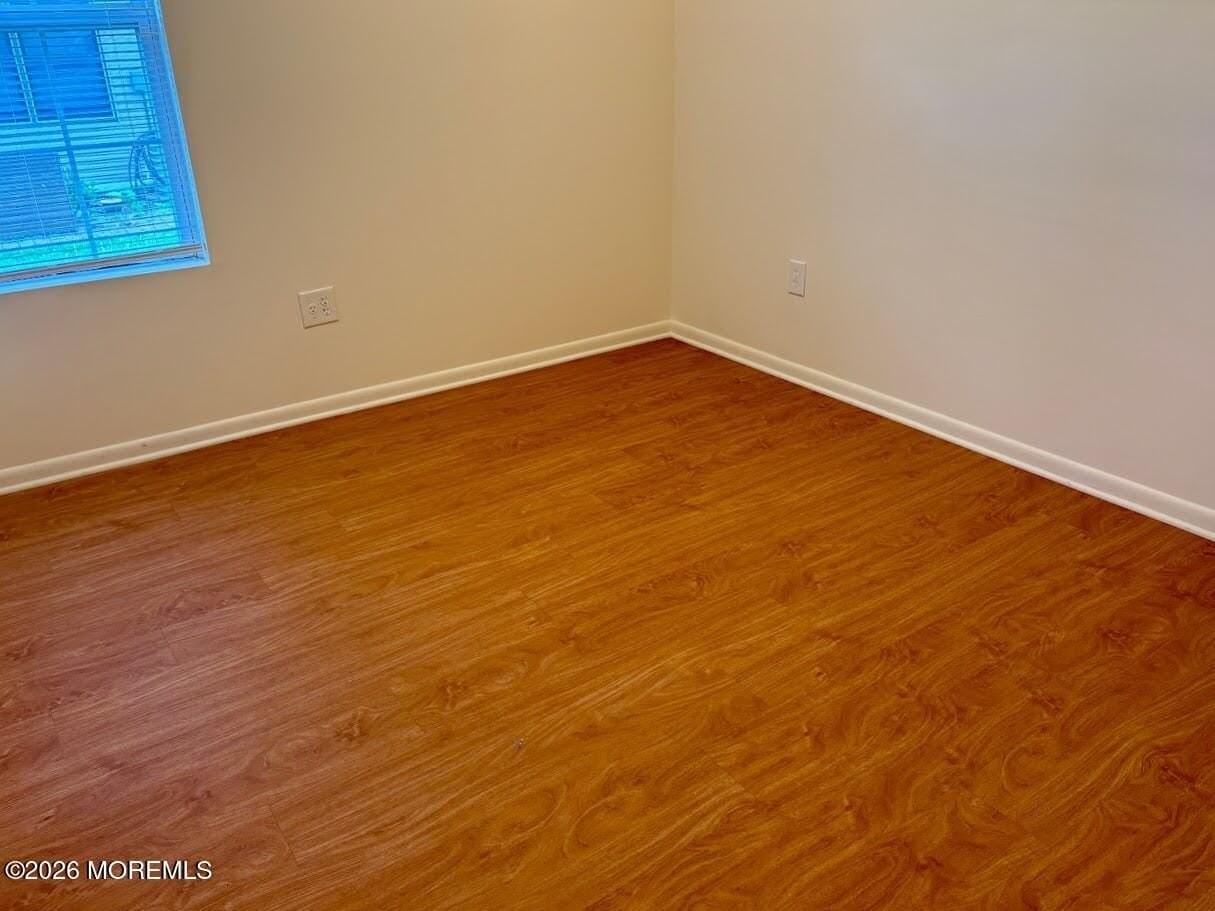 548 Clark Ave - Photo 4 of 9