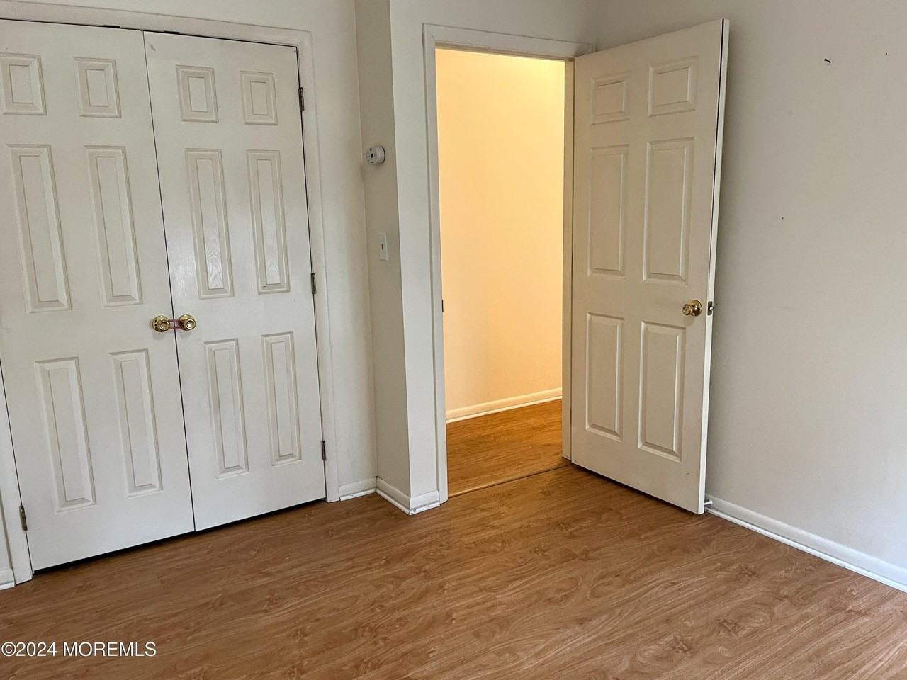548 Clark Ave - Photo 5 of 9