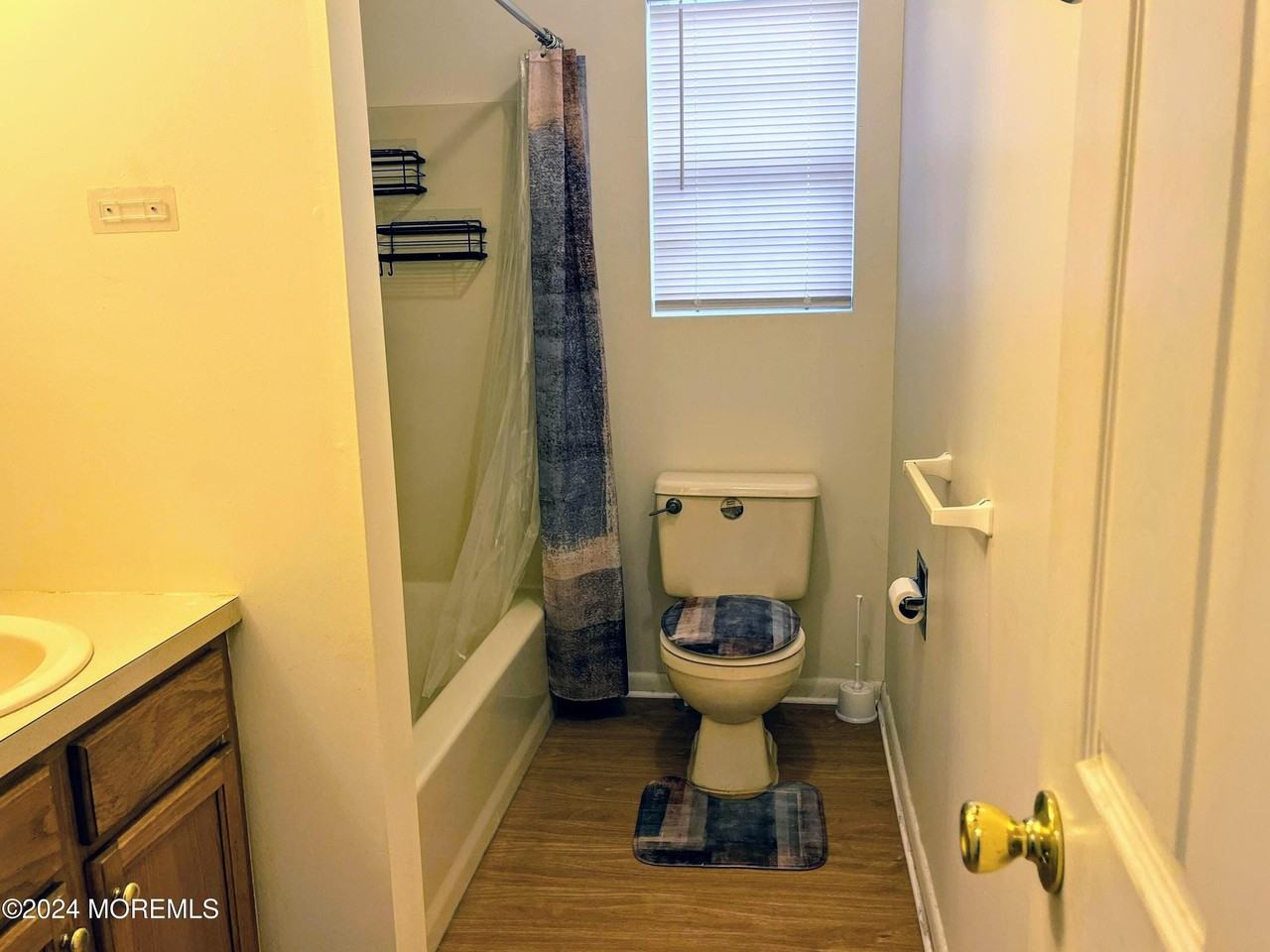 548 Clark Ave - Photo 6 of 9