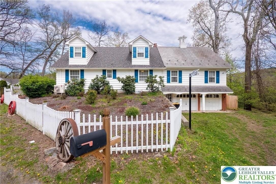 3325 River Rd - Photo 2 of 50