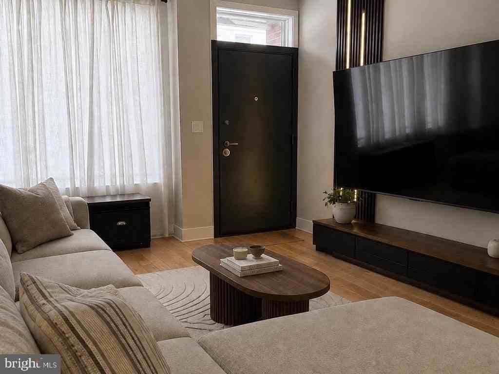 2608 Manton St - Photo 3 of 47