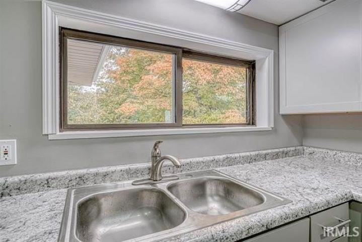 1342 W Dupont Rd - Photo 4 of 28