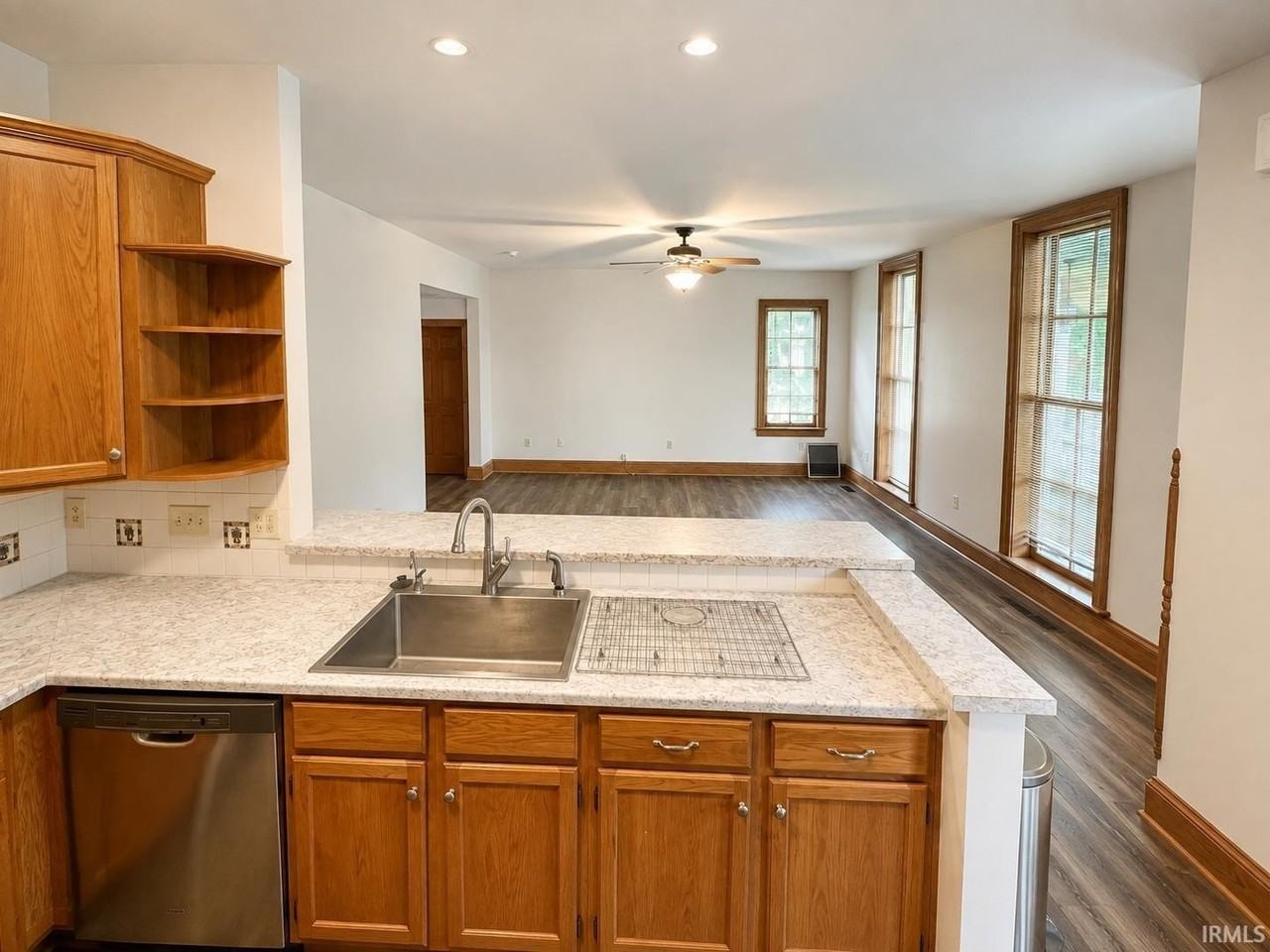 1215 W Jefferson Blvd #1 - Photo 6 of 10