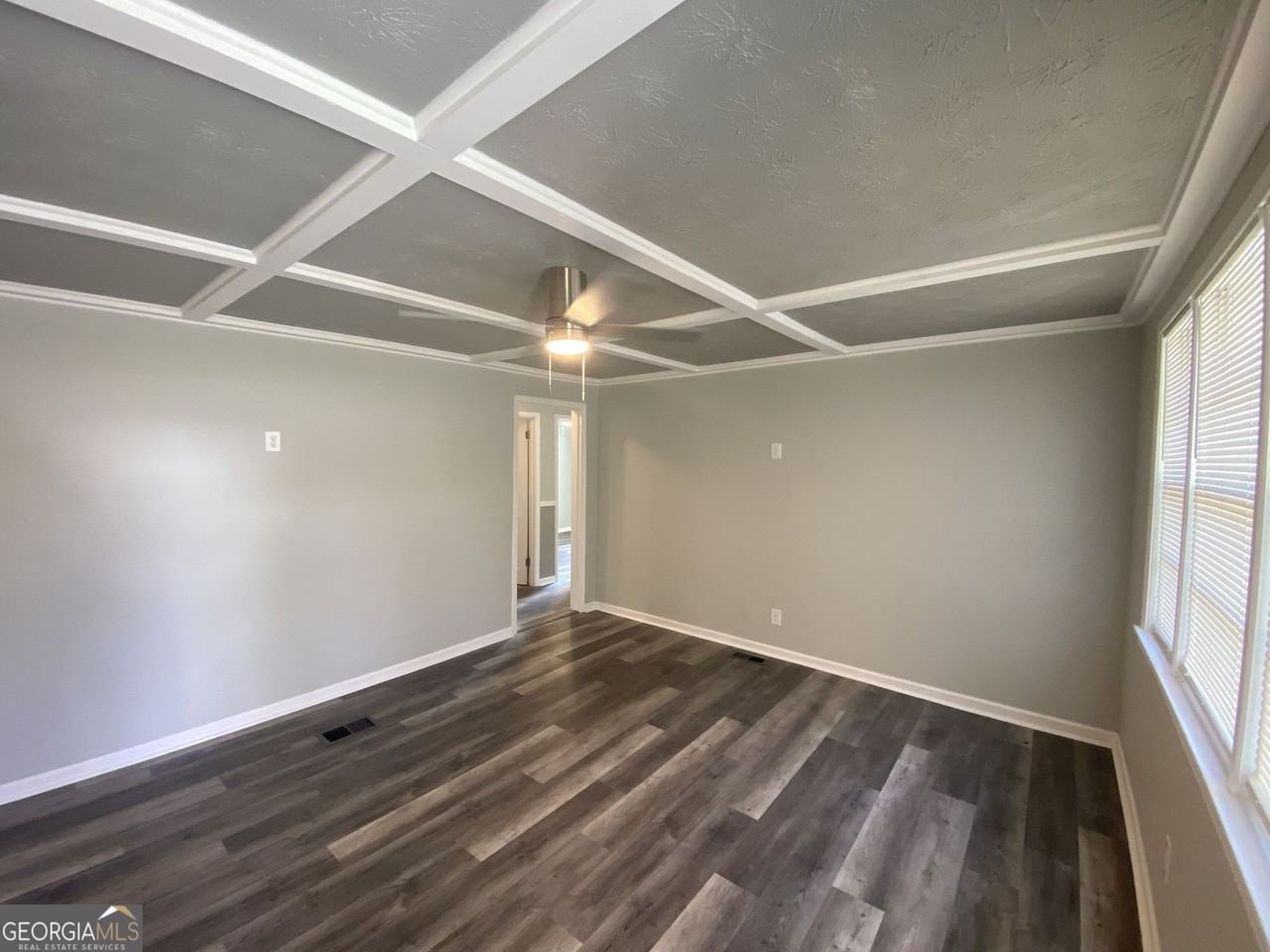 914 Ozora Rd - Photo 3 of 25