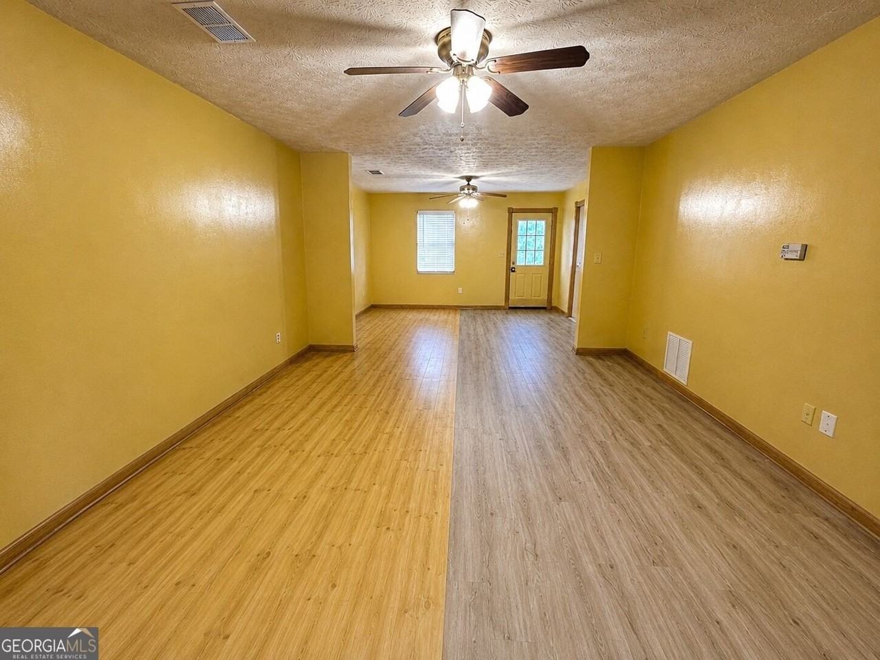 341 Freeport Dr - Photo 2 of 8