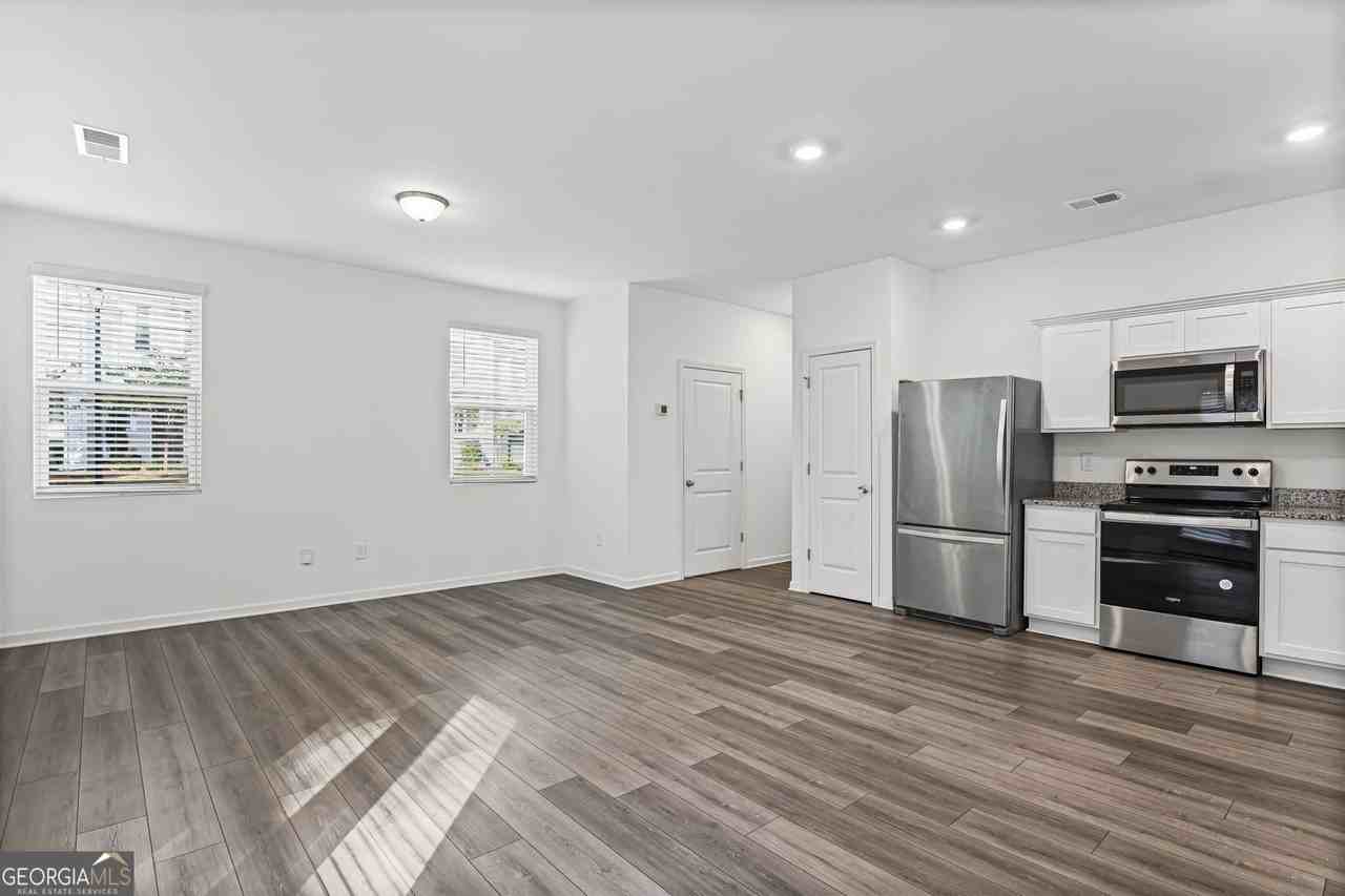 443 Union Station St - Photo 7 of 34