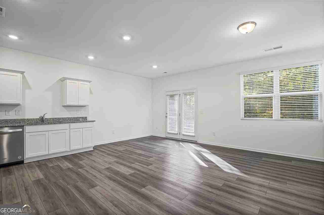 304 Aldgate Way - Photo 3 of 33