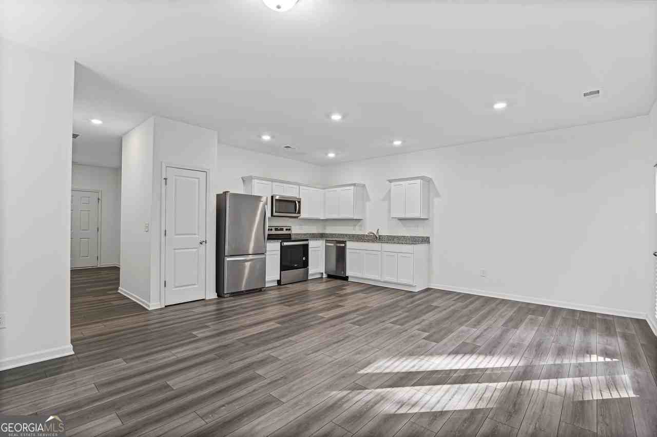 304 Aldgate Way - Photo 4 of 33