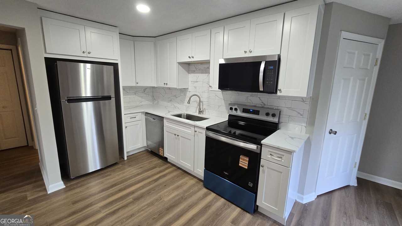 3025 Mangum Dr #B - Photo 4 of 19