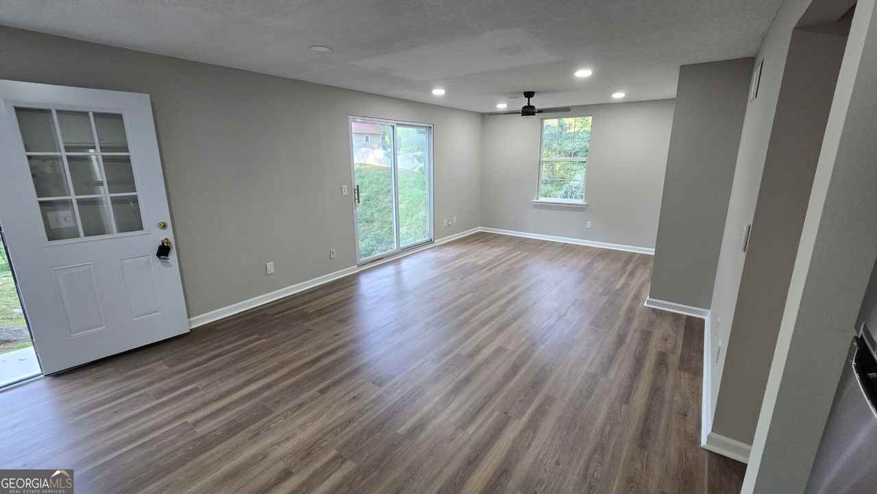 3025 Mangum Dr #B - Photo 5 of 19