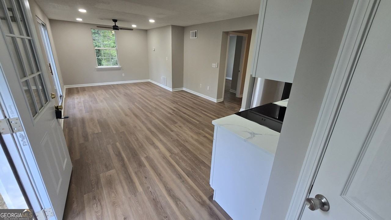 3025 Mangum Dr #B - Photo 6 of 19