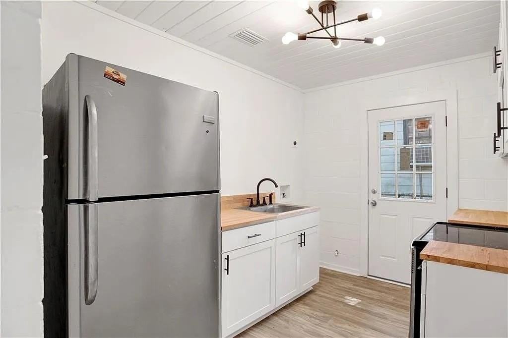 956 Conti St #A - Photo 4 of 13