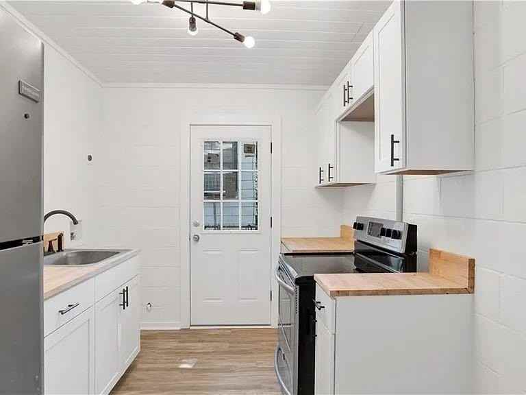 956 Conti St #A - Photo 5 of 13