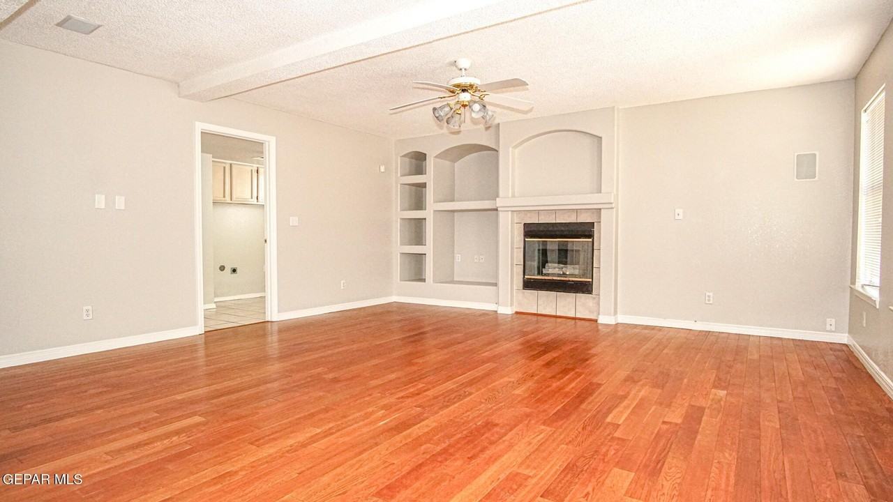 7481 Umbria Dr - Photo 4 of 29