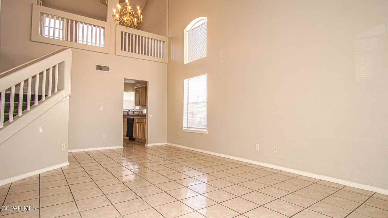 7481 Umbria Dr - Photo 7 of 29