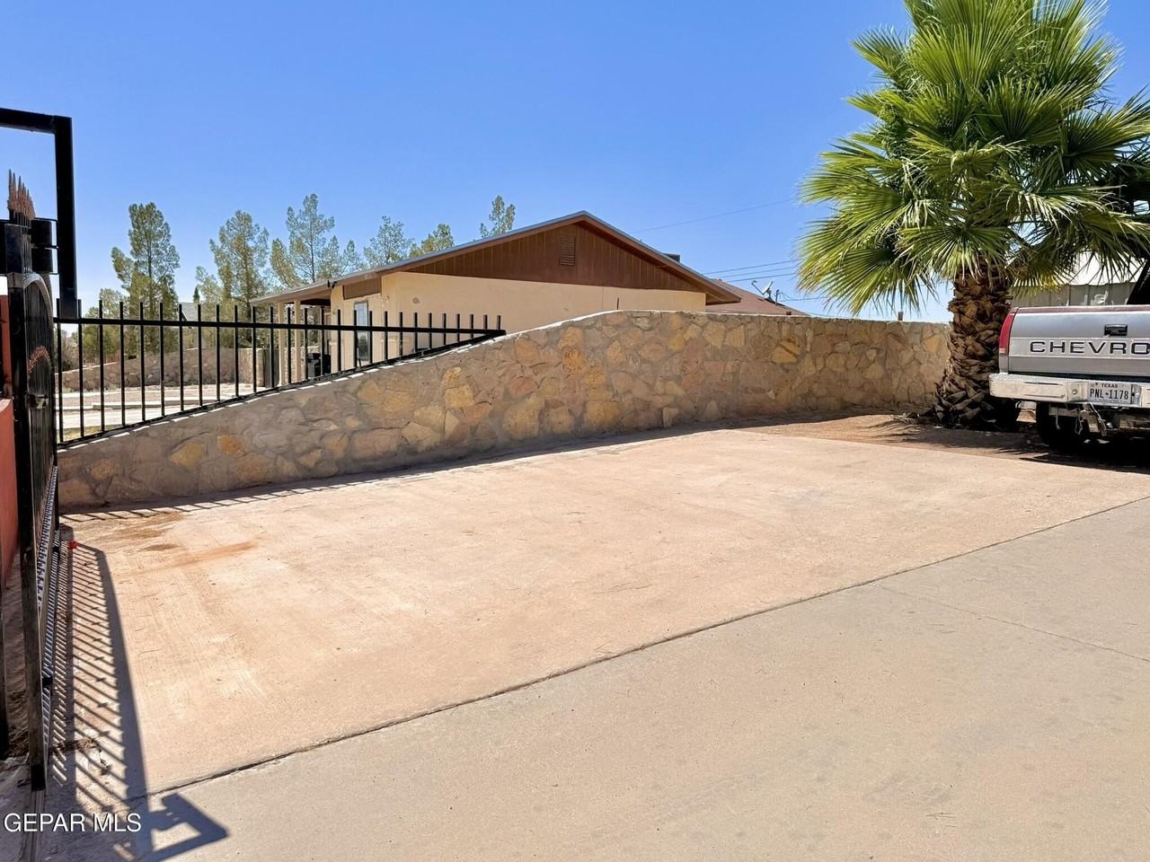 13373 Greendale Dr #B - Photo 5 of 18