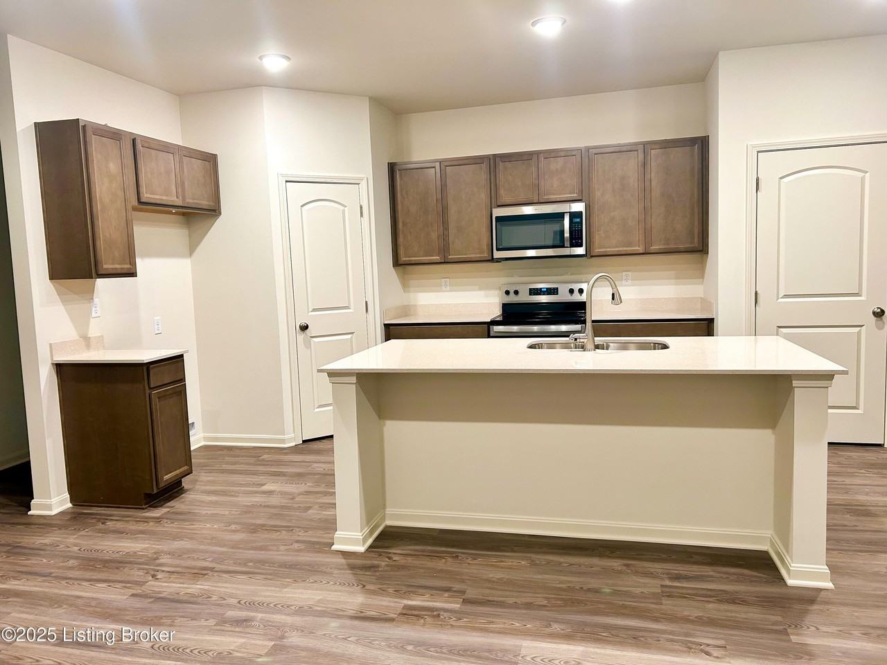 6509 Fair Ridge Ln - Photo 3 of 15