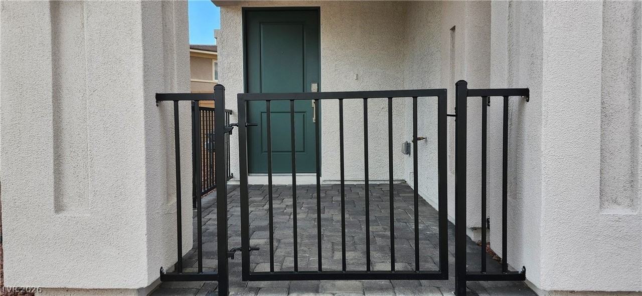 113 Scarhill Track Ave - Photo 2 of 28