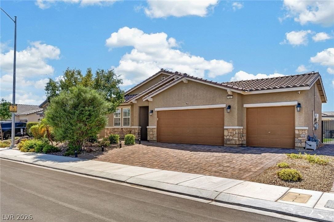 7081 Amber Robin St - Photo 2 of 44