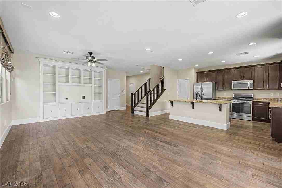 5485 Bristol Grove Ln - Photo 4 of 26