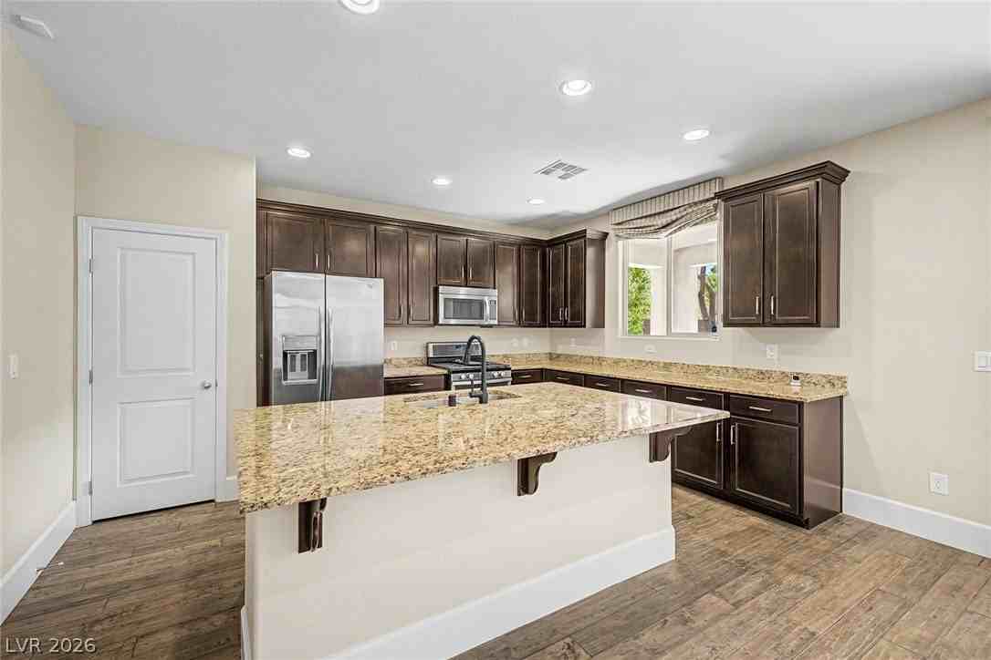 5485 Bristol Grove Ln - Photo 6 of 26